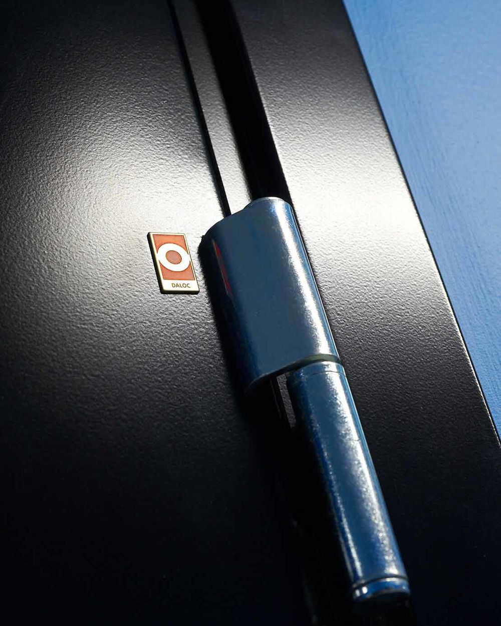 Detaljbild av gångjärn för Daloc S30