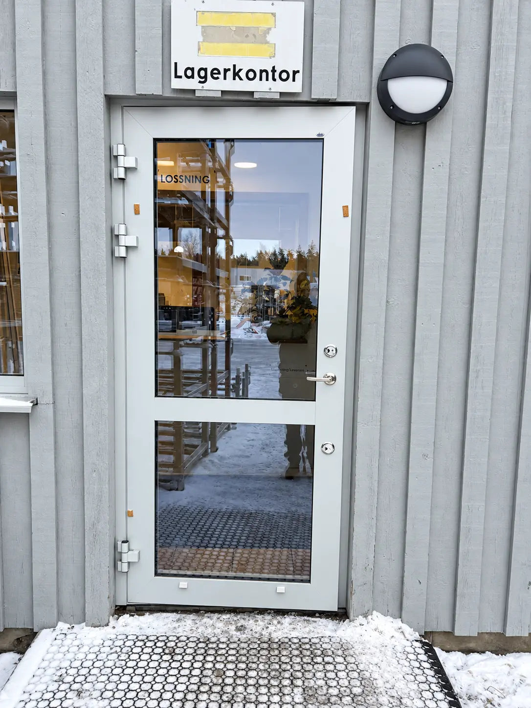 Installerad entrédörr eller stålparti från Dörrakuten