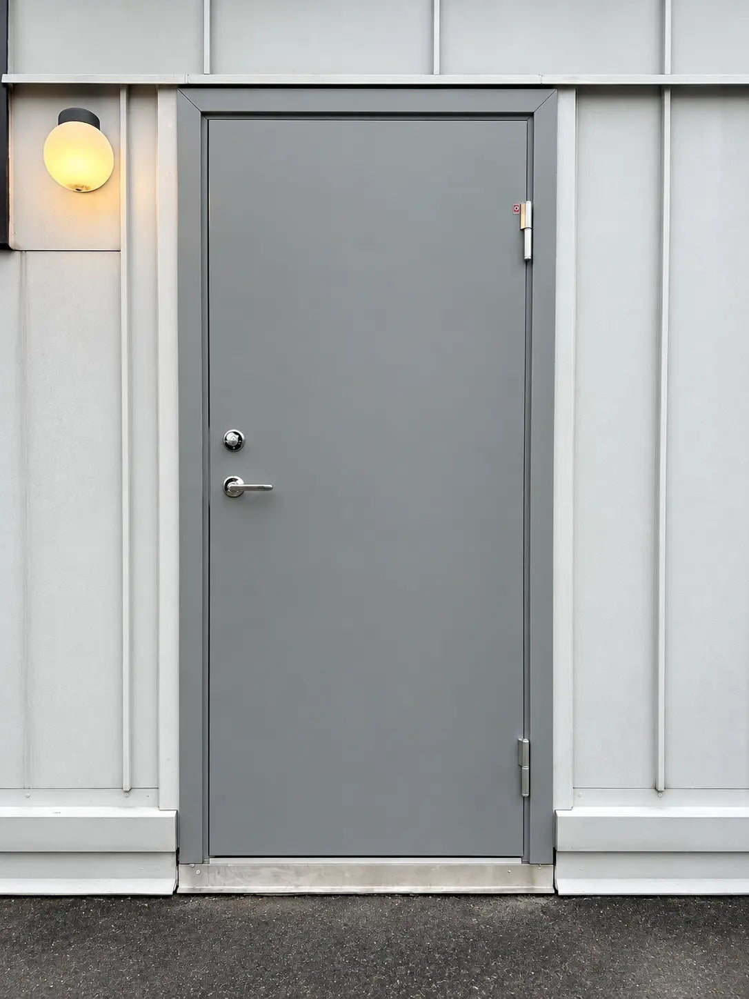 Installerad branddörr från Dörrakuten